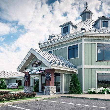 Hotel St-Bernard Saint-Bernard-de-Lacolle Exterior foto