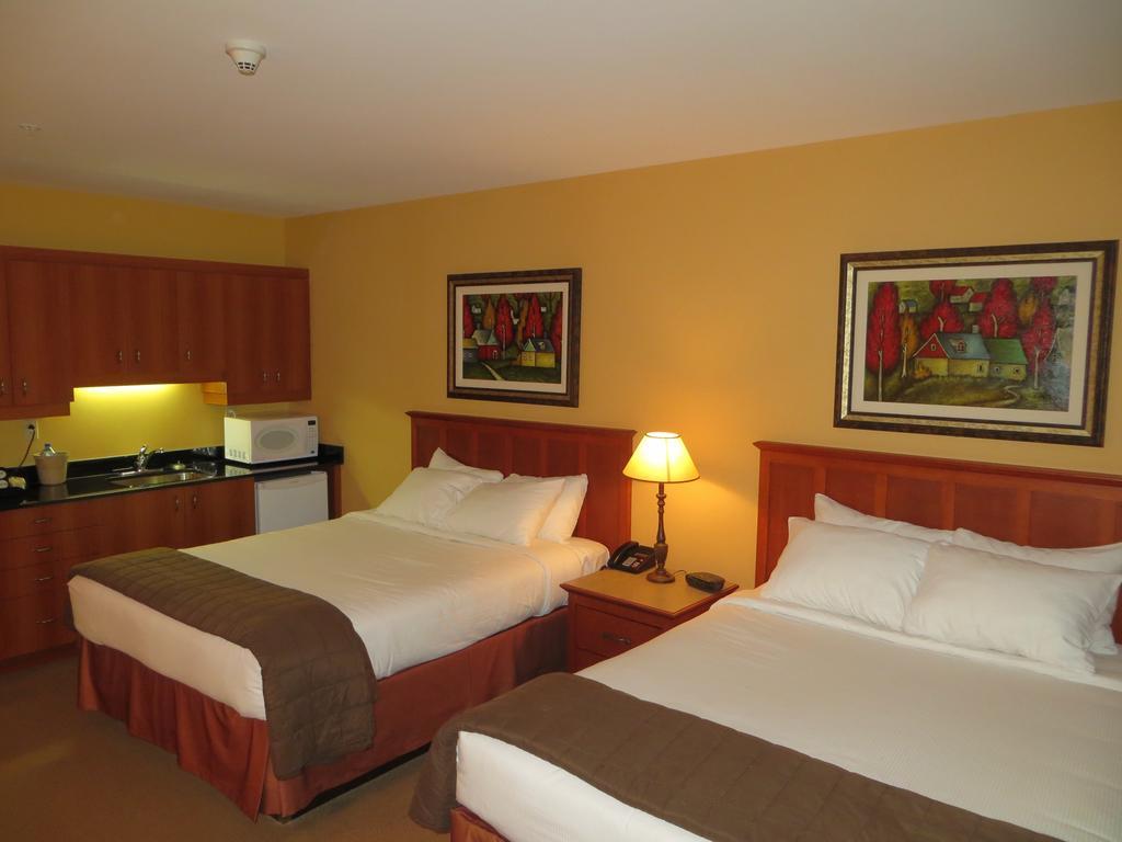 Hotel St-Bernard Saint-Bernard-de-Lacolle Zimmer foto