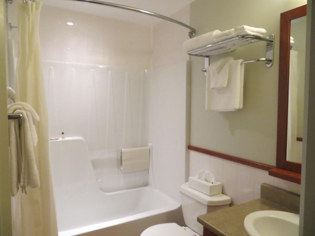 Hotel St-Bernard Saint-Bernard-de-Lacolle Zimmer foto
