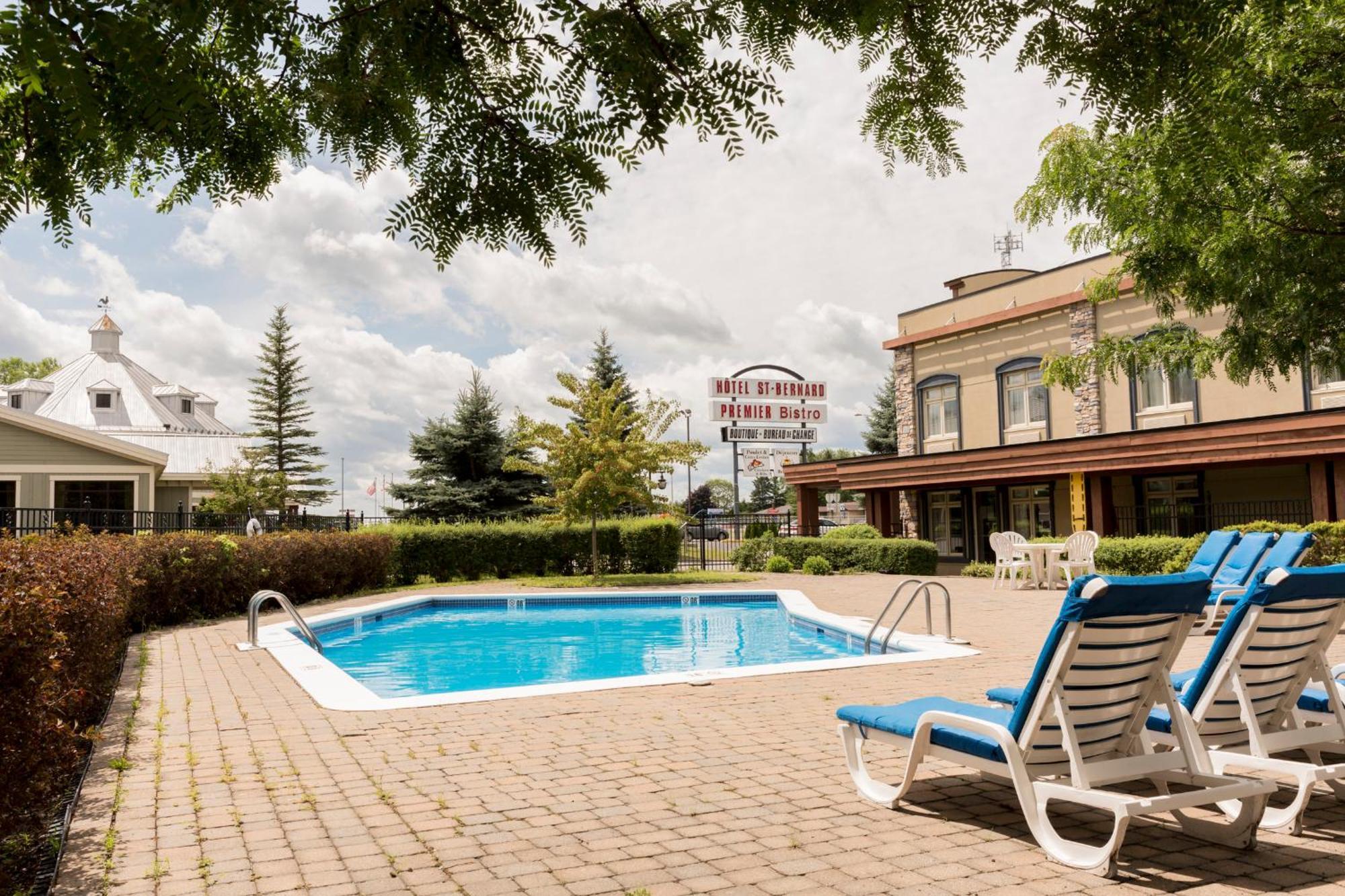 Hotel St-Bernard Saint-Bernard-de-Lacolle Exterior foto