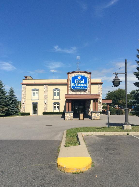 Hotel St-Bernard Saint-Bernard-de-Lacolle Exterior foto